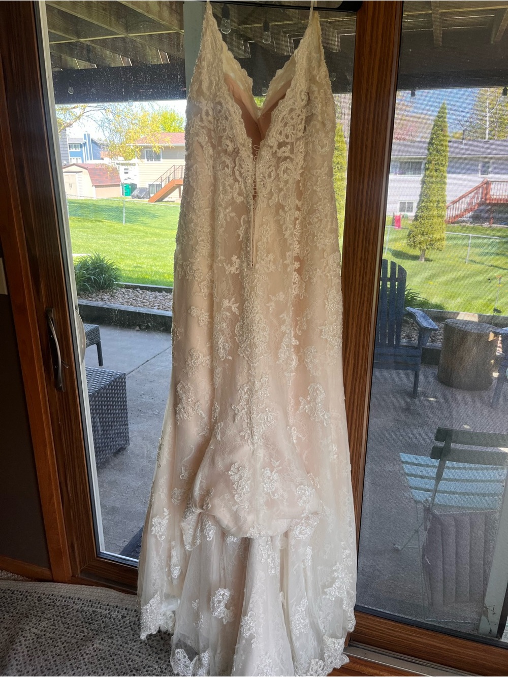 Elegant Lace V-Neck Wedding Dress in Ivory Blush